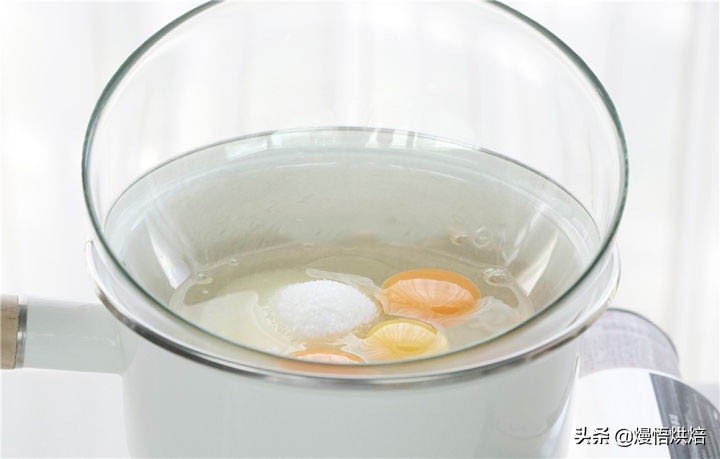 蛋糕全蛋怎么打发视频教程,做蛋糕全蛋打发和分蛋打发的口感