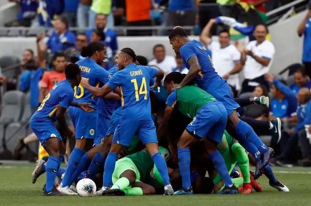 又1足球荒漠崛起！16万人口小国93分钟绝平晋级5天后或再创奇迹