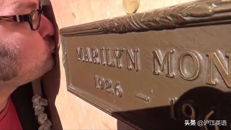 美国特色旅游景点口香糖墙,世上最恶心的景点墙上全是口香糖