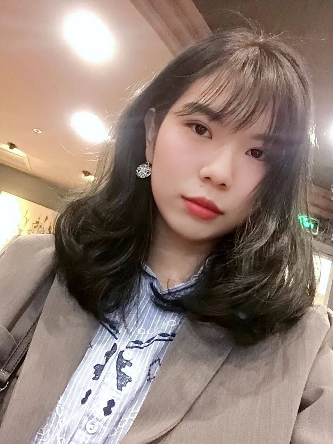 教你一招解决高低眉的小技巧,哪个动作可以改善高低眉