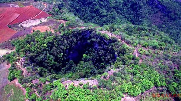 临沧市沧源县十大旅游景点,云南临沧沧源神奇的天坑