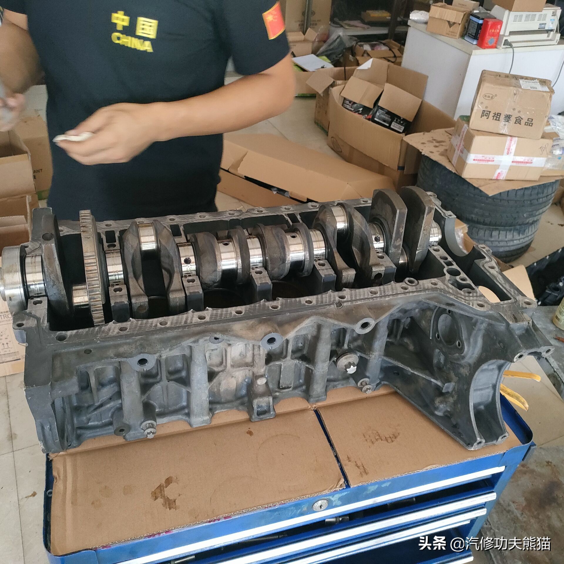 宝马e90325i2007款,宝马e90漏机油通病