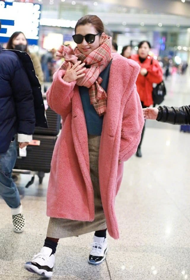 泰迪熊大衣粉色 (橙色泰迪熊大衣撞衫孙俪也不输)