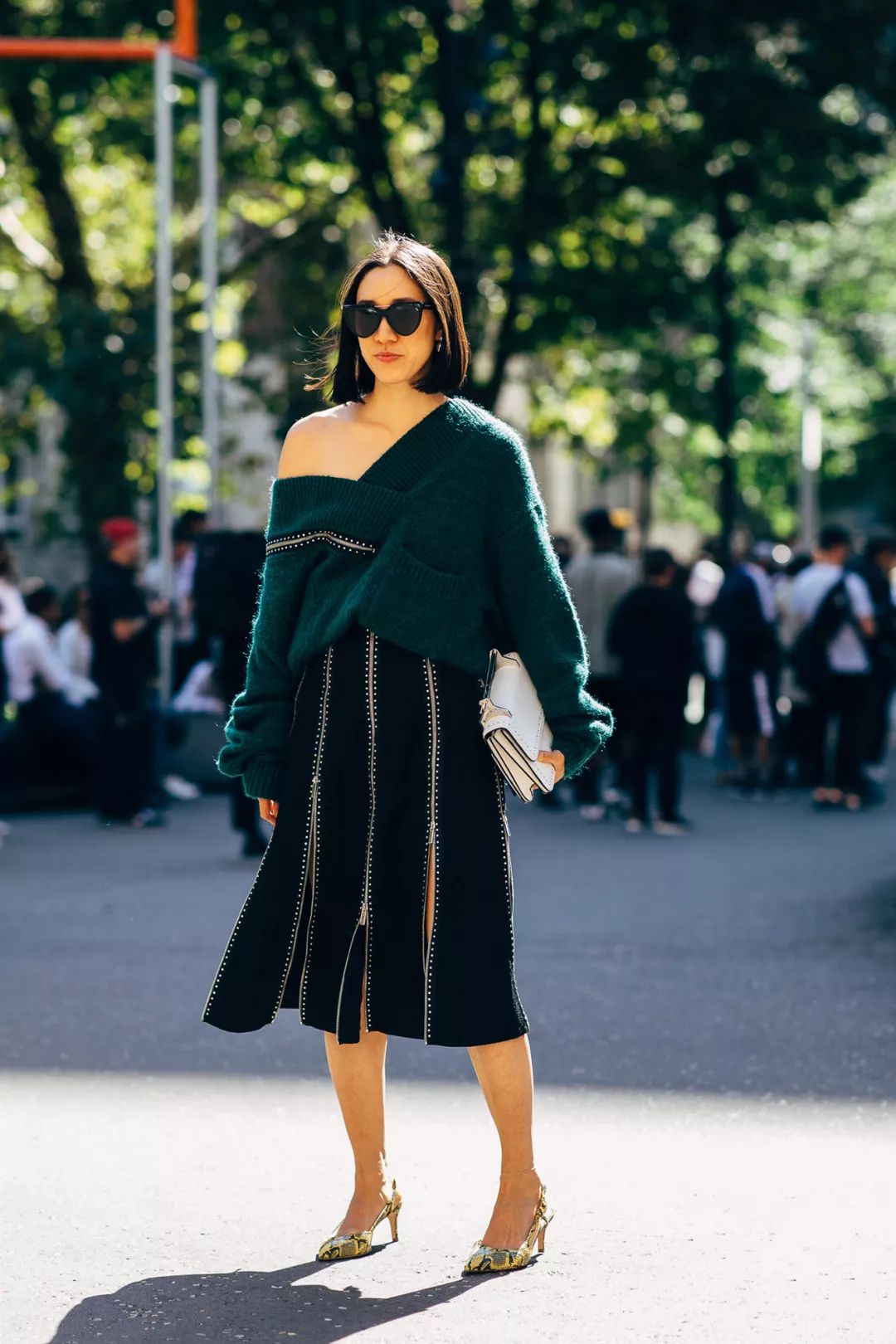 毛衣和卫衣哪个时尚一点好,卫衣与毛衣哪款好看