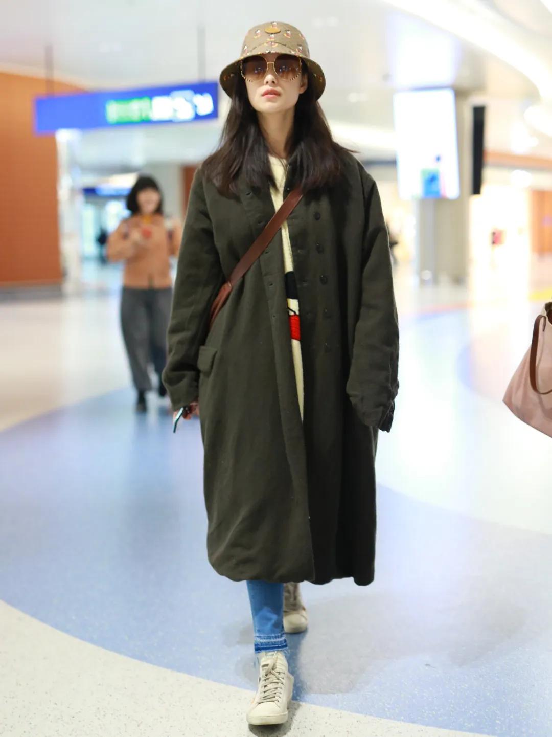 低调百搭高奢夏季英伦休闲小白鞋,百搭中跟漆皮鞋英伦风