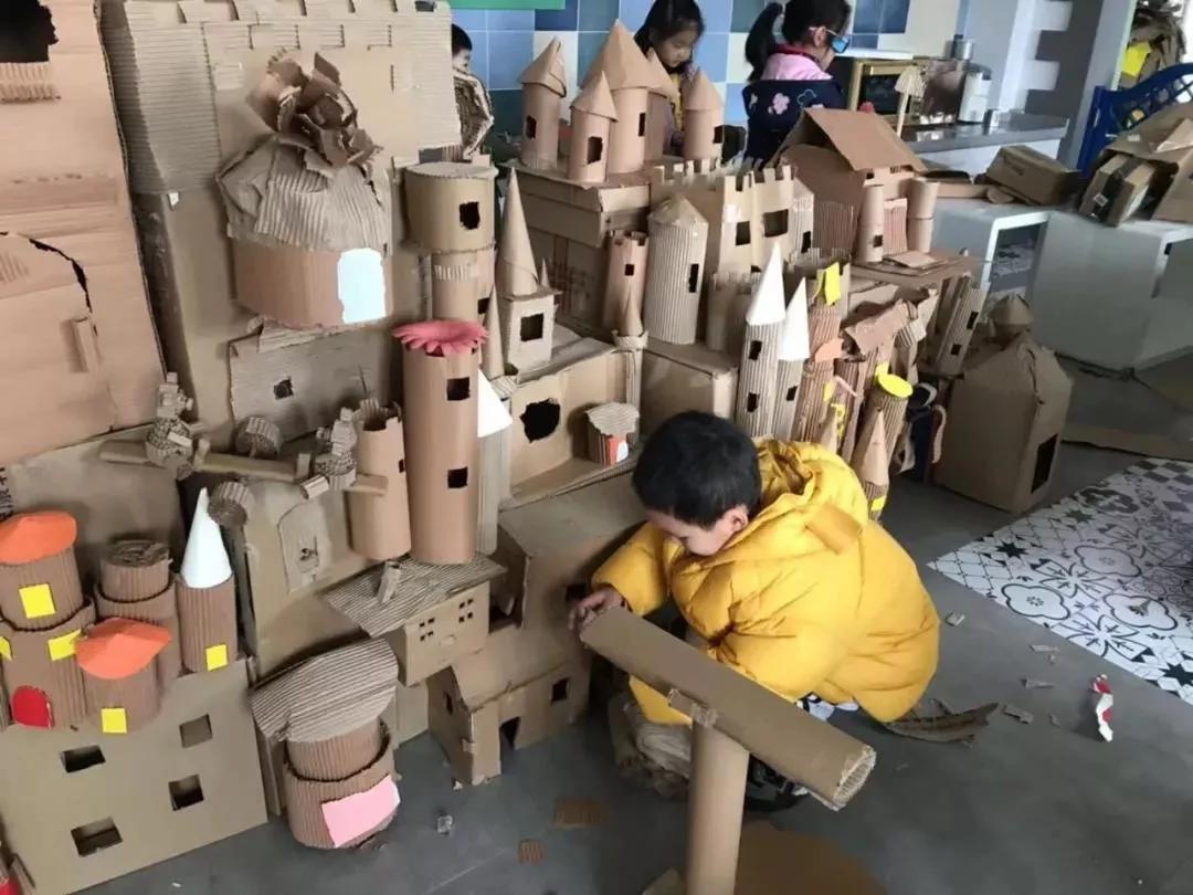 幼儿园生成课程案例,幼儿园关于纸的课程