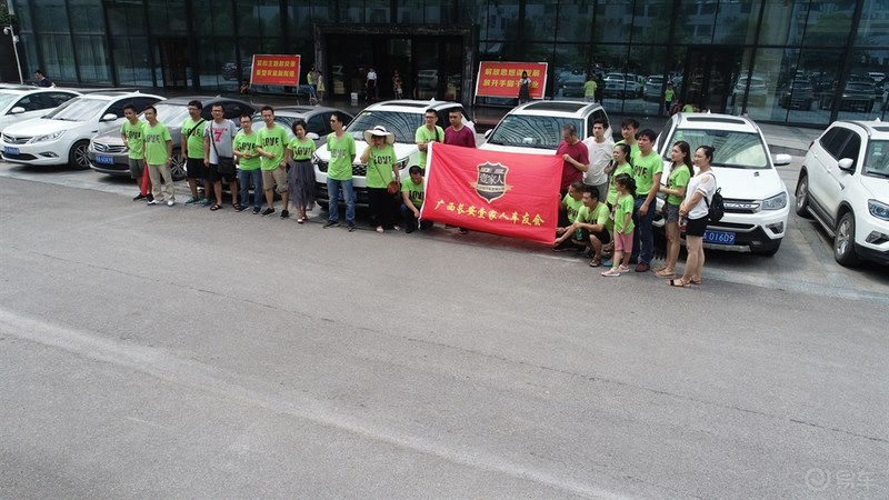 游山玩水老有所乐,和朋友一起游山玩水