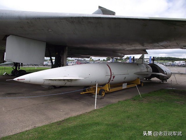 英国轰炸机v型,英国3v轰炸机