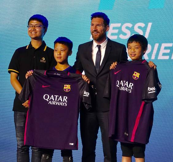 梅西被卡卡球迷骂过吗视频,球迷骂梅西完整视频