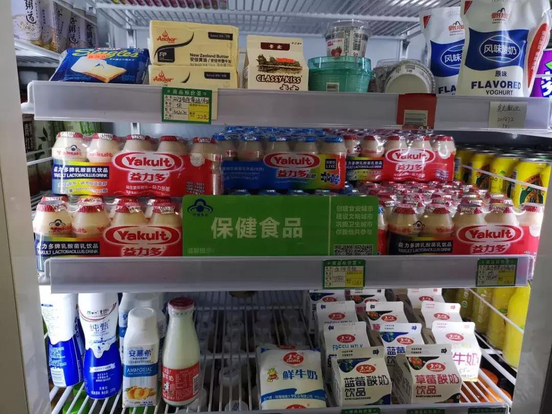 跟着“食安现场”走进梅华街道大型超市沃尔玛和吴铭怀旧火锅店