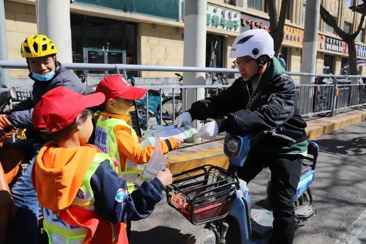 小学劳动实践教育安全预案,劳动实践做交通安全小达人