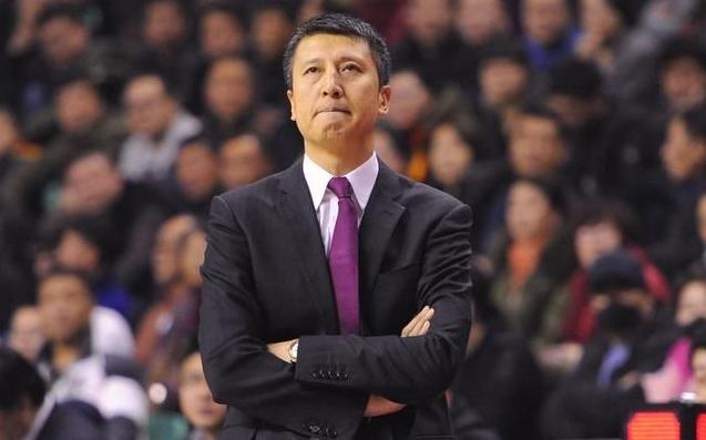 重回辽篮主场郭士强很激动连续4次凝望1处地方