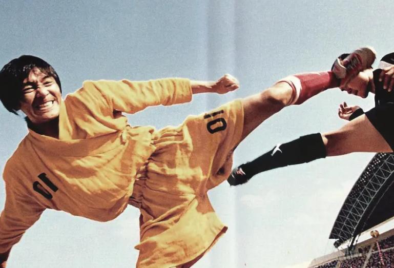 少林足球吴孟达见识周星驰脚力,少林足球周星驰遇到吴孟达