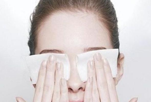 黑眼圈重有细纹怎样遮黑眼圈,有浓厚的黑眼圈该怎么淡化黑眼圈