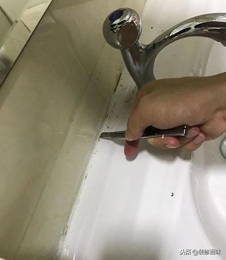 家里玻璃胶发黑了怎么重新弄,家里的玻璃胶发黑怎么清洗