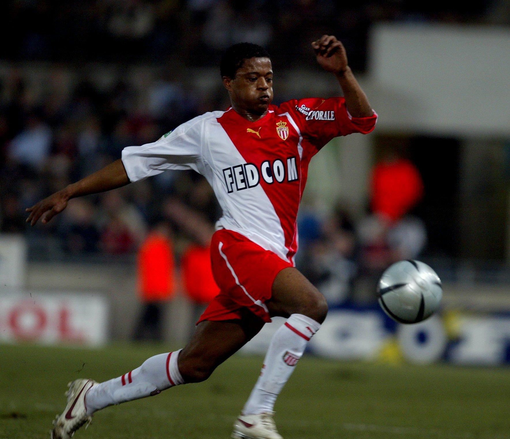 埃弗拉庆祝曼联夺冠,足坛故事录