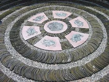 道路卵石地面铺装,鹅卵石路干铺装方法