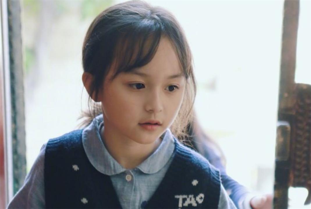 为什么小芈月被禁止整容,2岁出道年入百万的小芈月