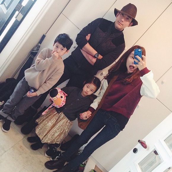 韩国网红模特小姐姐，却已是两个孩子的辣妈，对抗衰老自有妙招