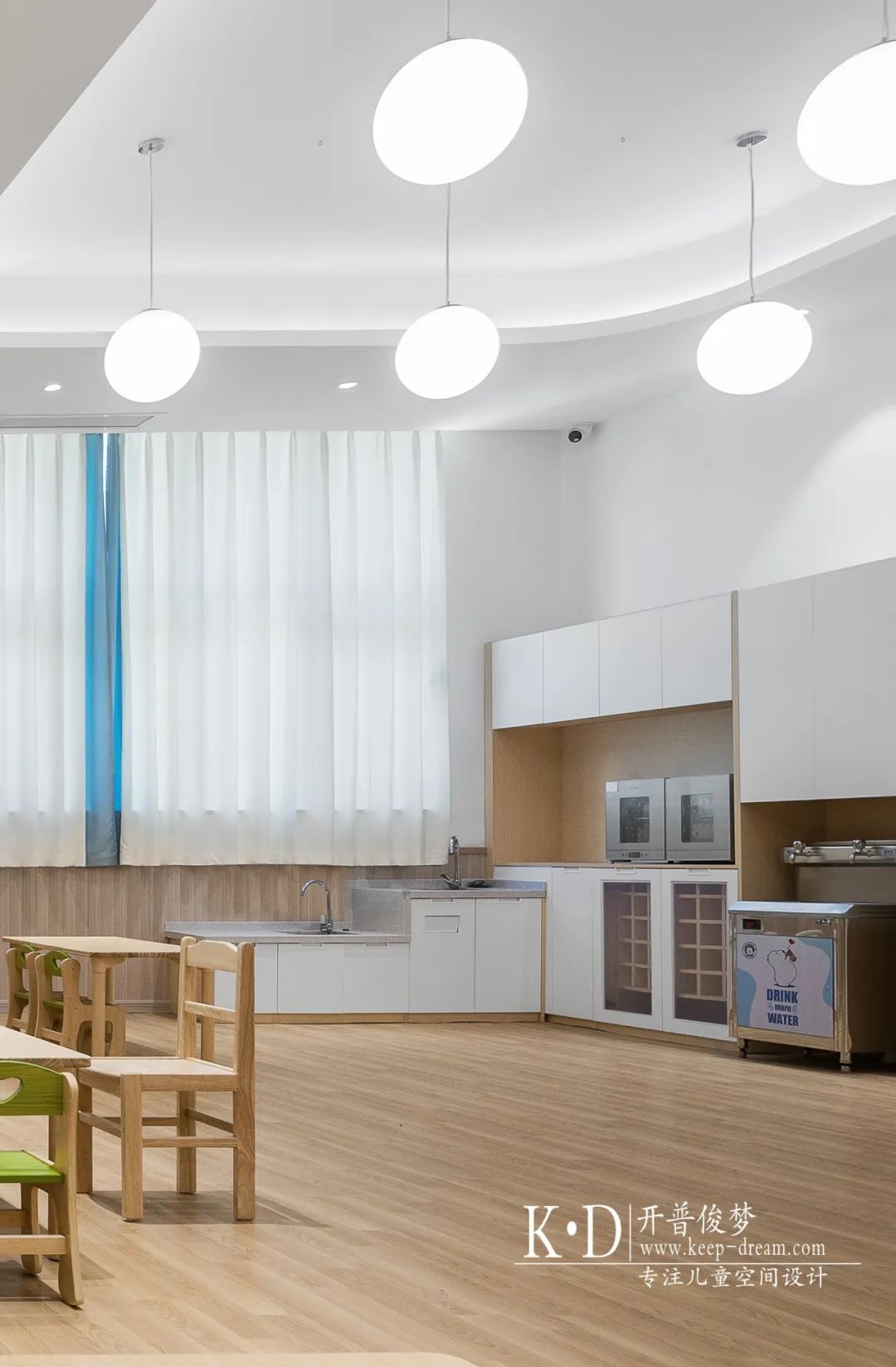 泉州金碧辉煌的幼儿园,泉州幼儿园空间设计效果图