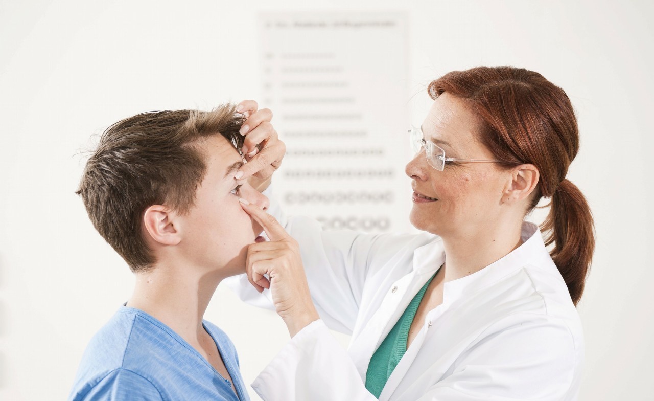 糖尿病视网膜病变是发病率较高的致盲性眼病之一,临床治疗方法多