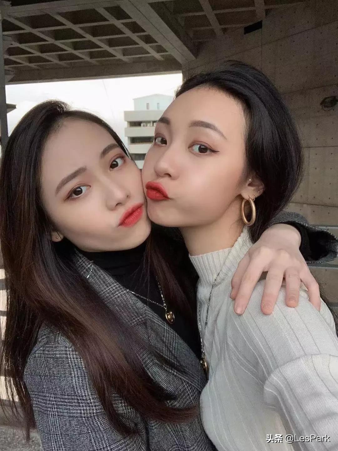 看完这对超甜LES拉拉CP,我先弯为敬