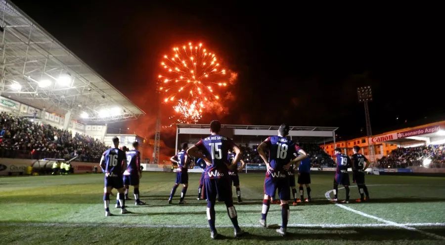 曾靠中国球迷众筹，如今痛击银河战舰，这是支怎样的球队？