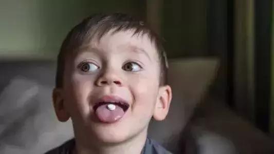 家长感冒了怎么防止宝宝感冒,家长应警惕孩子的病无法治愈