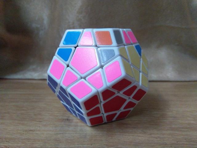 我和魔方做朋友的主题小报,我和魔方做朋友手绘