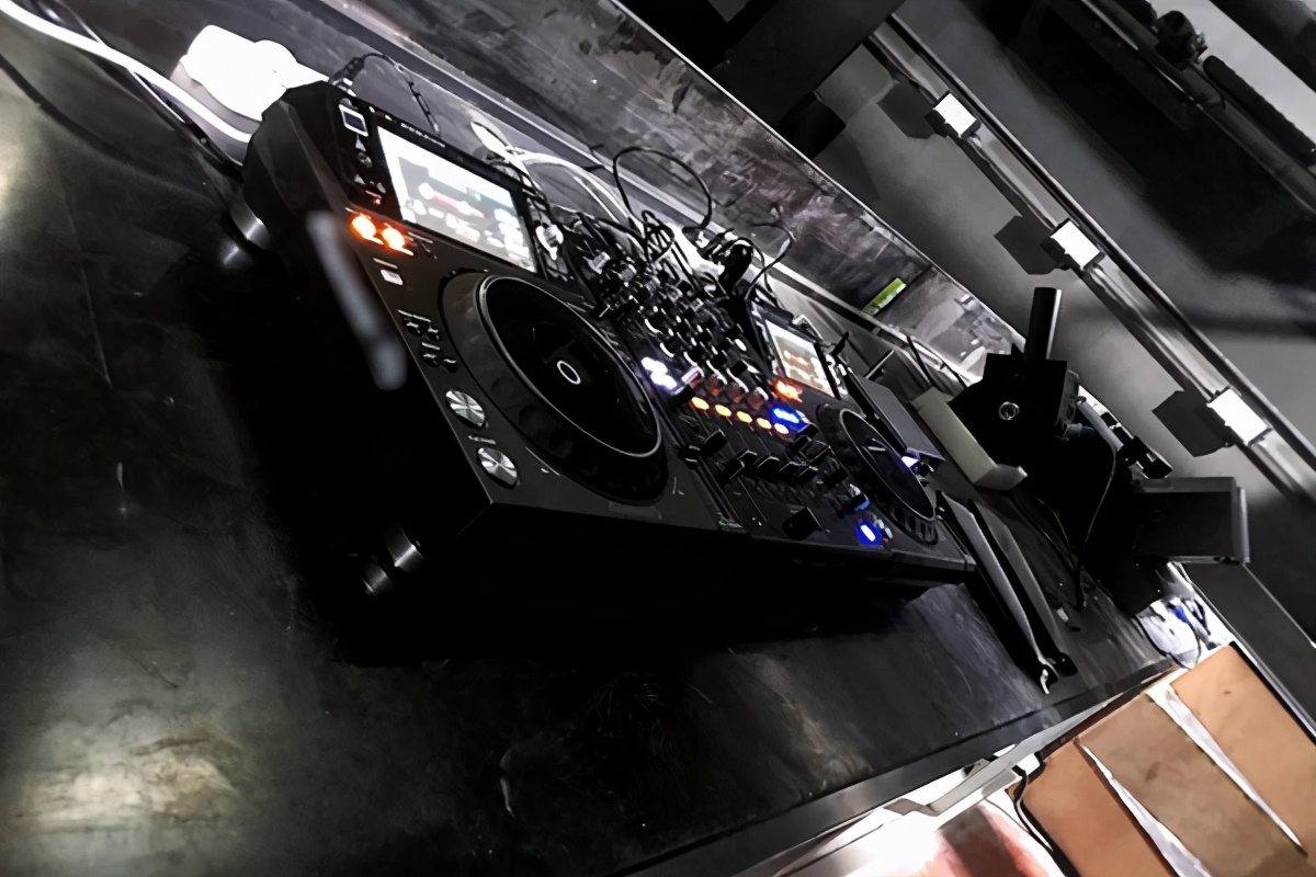 山东济宁市圣贝尼酒吧选用爵士龙JSL专业音响设备