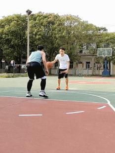 跑起来左手不会运球,不会左手运球