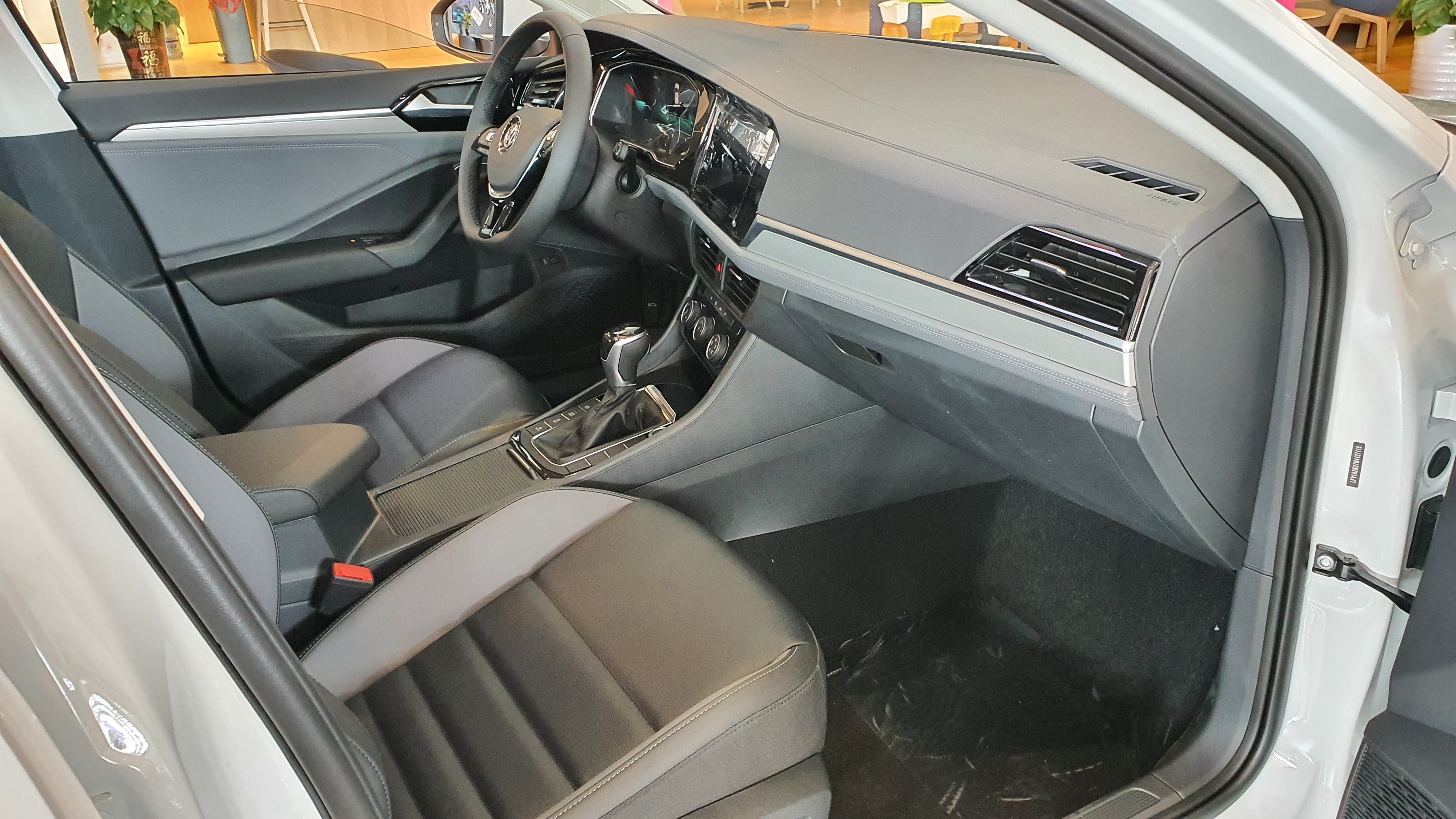 新款大众速腾1.5t最低配测评,2013款速腾自动1.6自吸的油耗多少