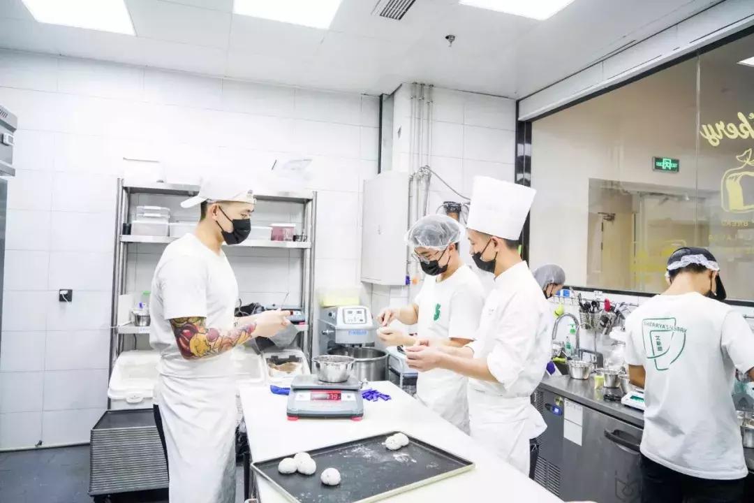 从私房烘焙到开店,从私房到门店