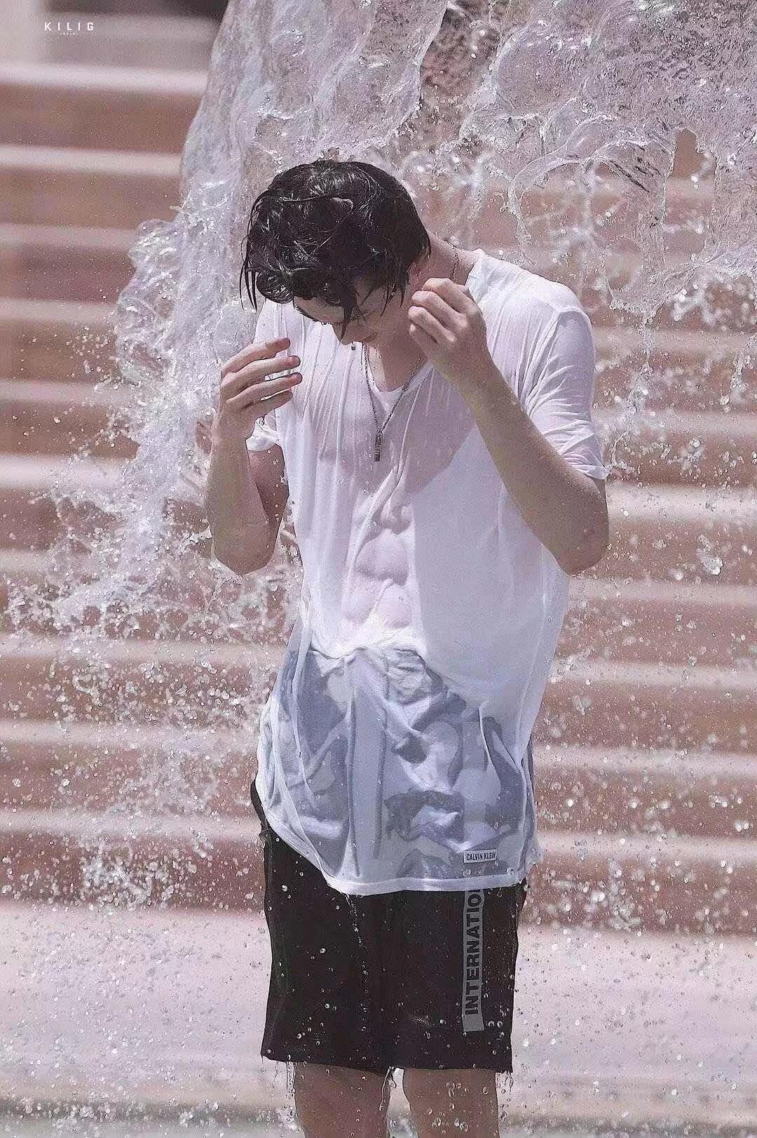 李现有没有腹肌,李现的真腹肌