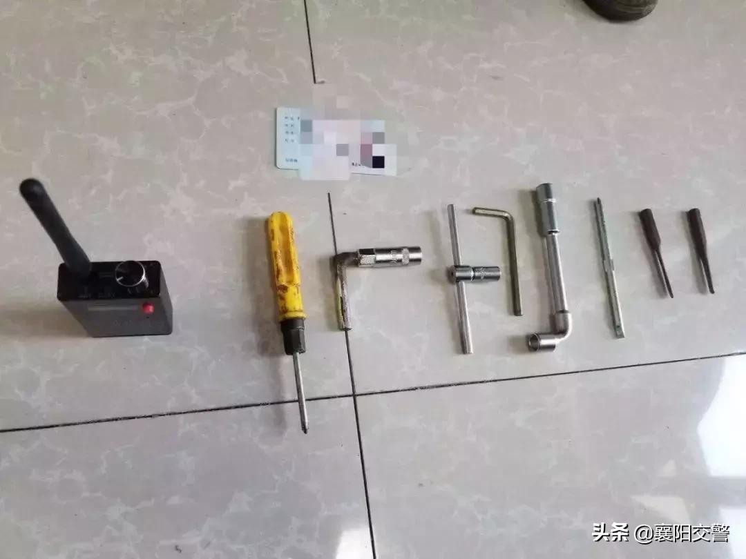 特警火眼金睛巡逻擒获逃犯,巡逻交警发现可疑人员