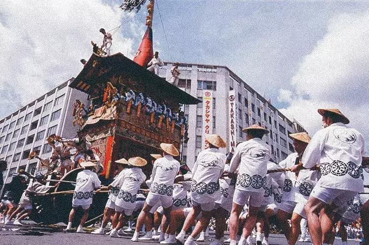 浜兘澶滄櫄绾冲噳,浜兘绾冲噳