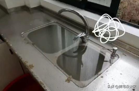 二楼卫生间返水,住二楼下暴雨厨房下水道返水