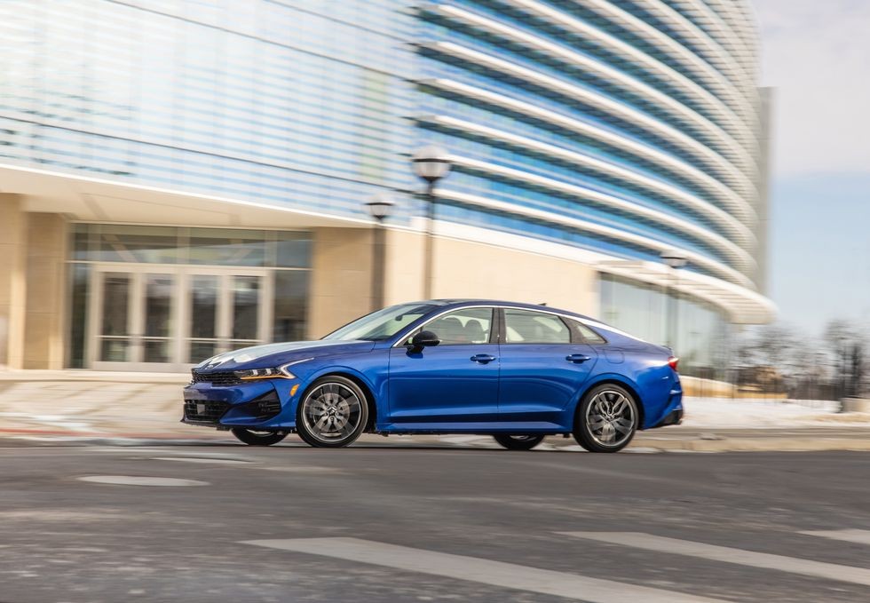 韩系高颜值轿跑2021款起亚k5曝光,k5起亚韩系车