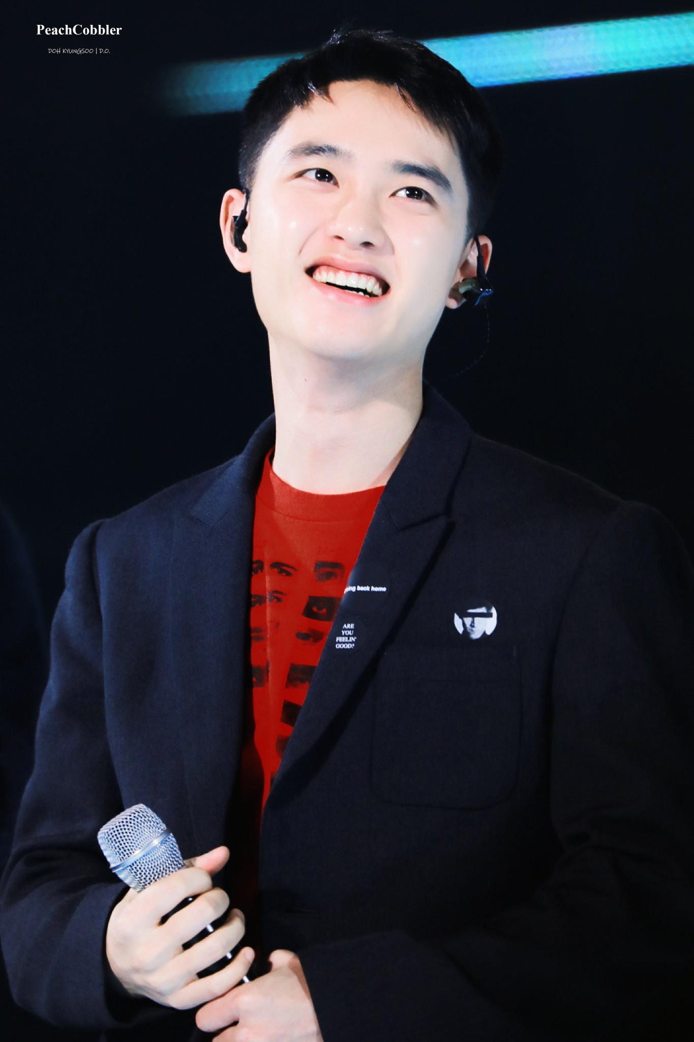 都暻秀参加典礼韩国爱豆全部起立,exo都暻秀个人直拍