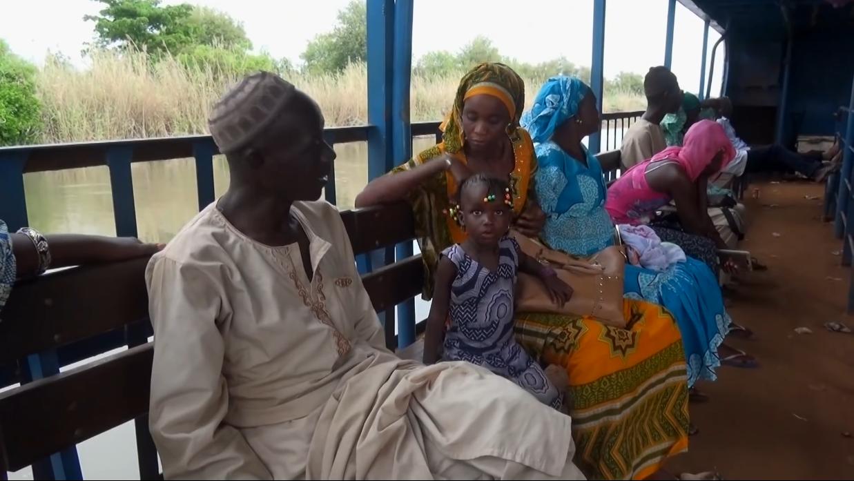 非洲小哥淘来法国二手车开出租，280公里只要47元，但要开12小时