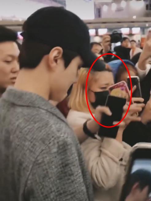 吴世勋台湾机场,吴世勋素颜被拍