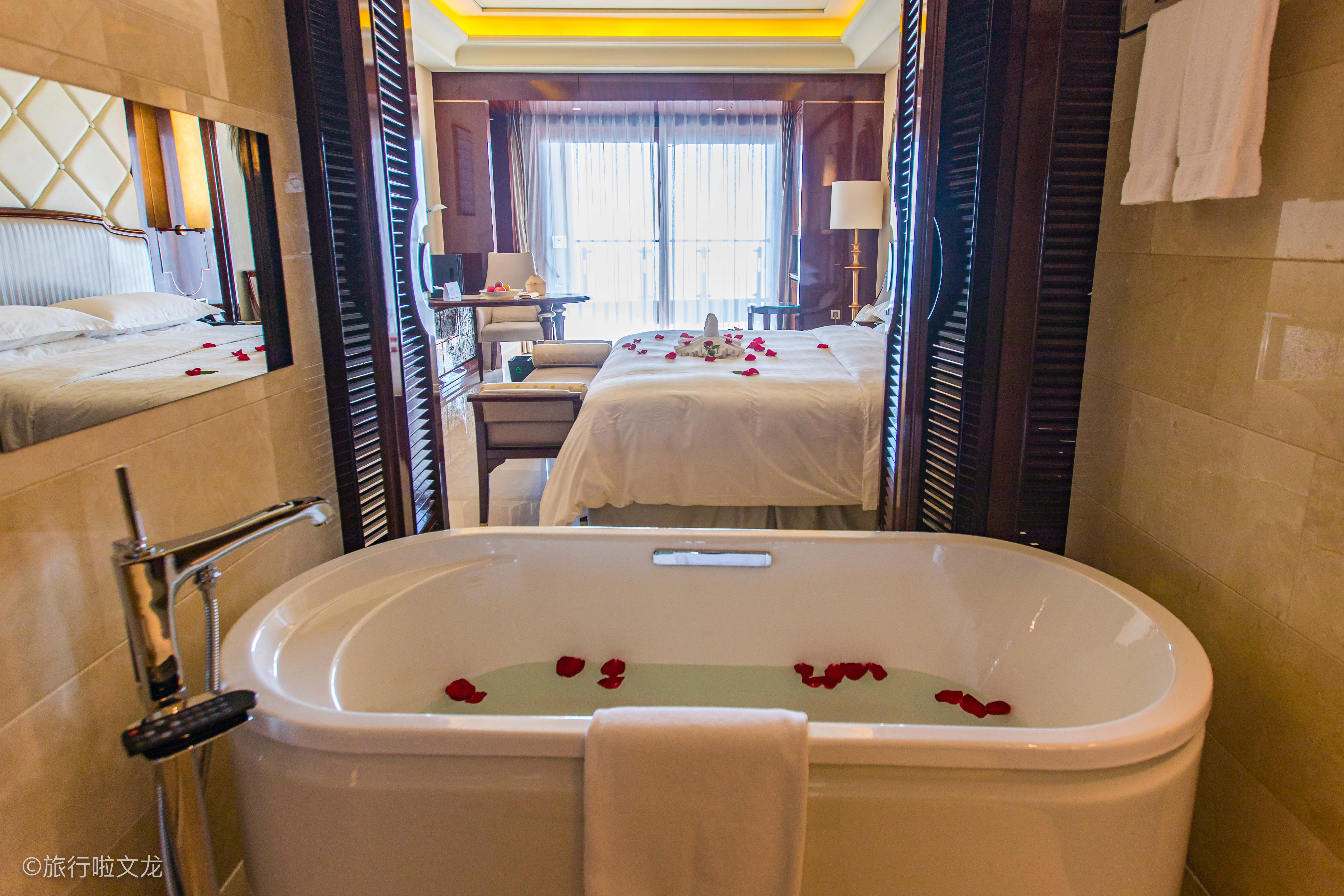 三亚离沙滩只有十米的酒店,三亚最值得推荐的三个酒店