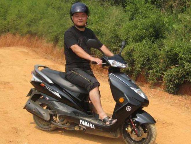 豪爵125海王星，FI电喷引擎功率6.9kW，51.5L大座桶配尾箱