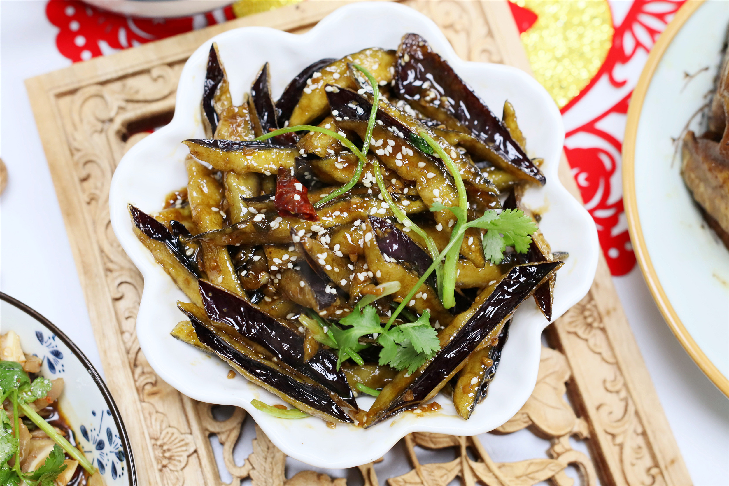 茄子有几种怎么区分,买茄子颜色深好还是浅好