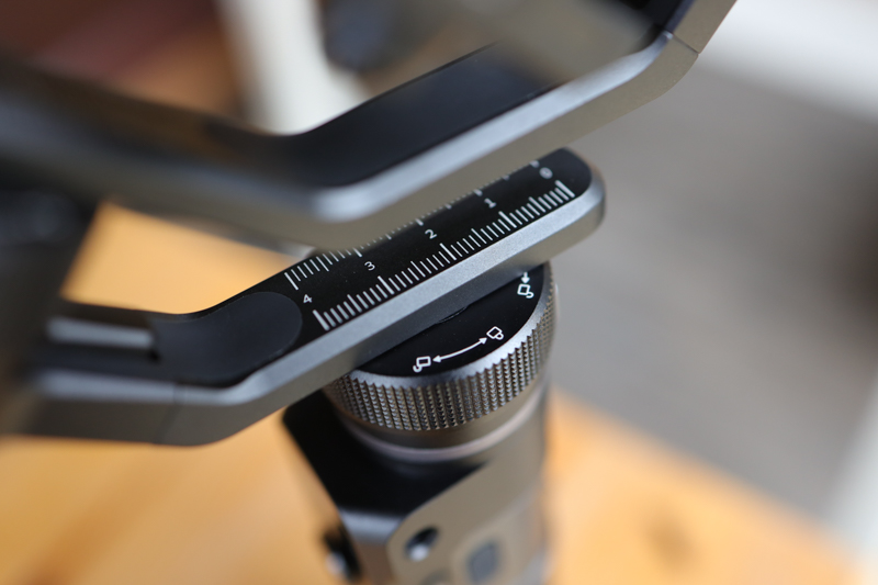 手持稳定器手机和运动相机一体,兼容手机和运动相机的稳定器