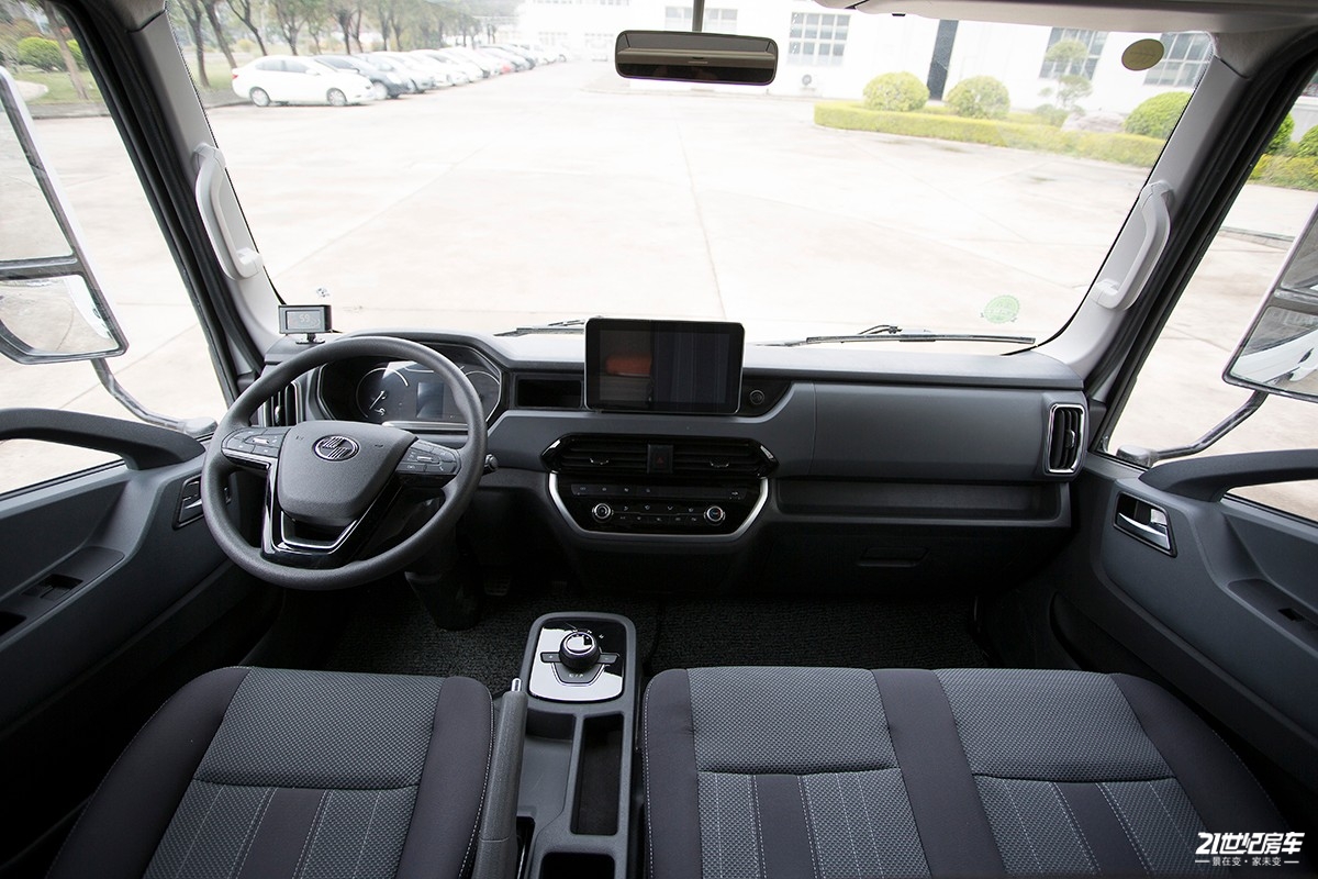 新飞轻卡h300房车价格是多少,新飞轻卡房车h300驾驶感受