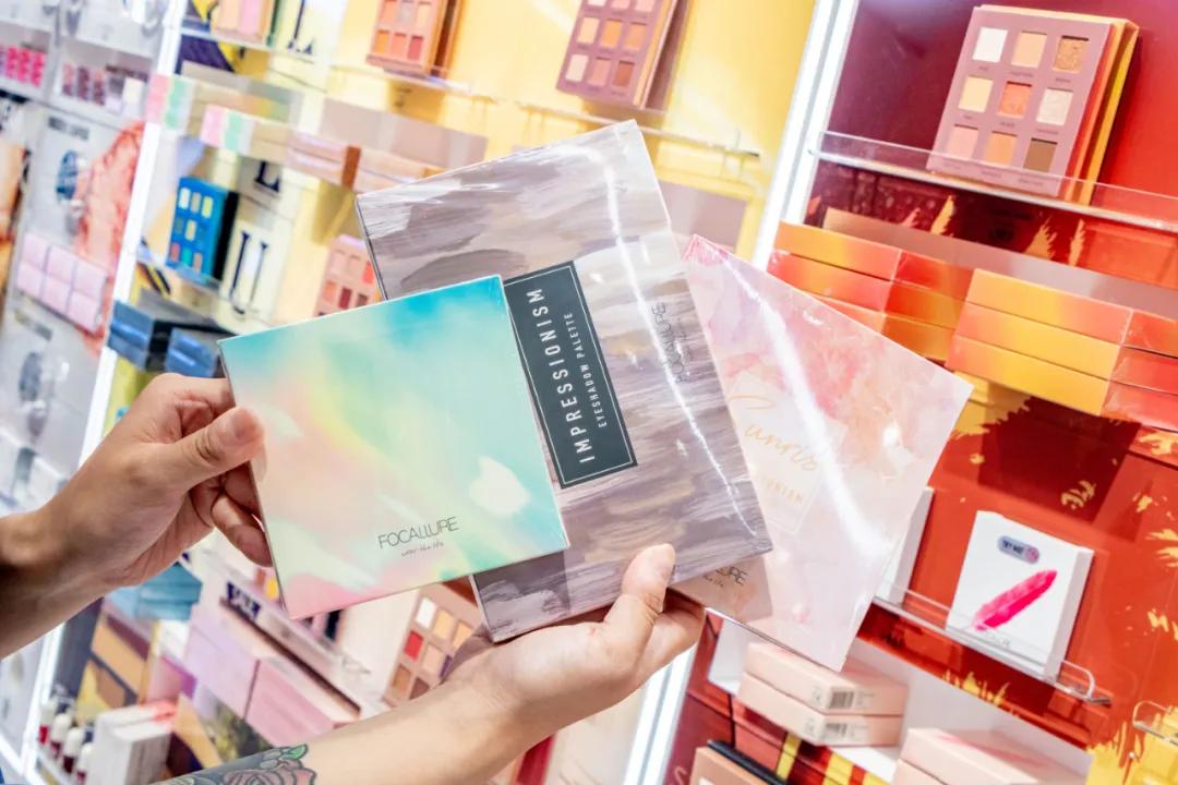 火爆小红书的调色师来柳巷贵都啦！超大牌小样超全美妆等你来打卡