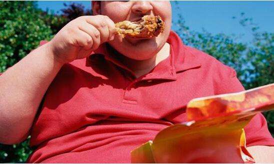 月经不正常，多留意阴道分泌物！若出现4个征兆，暗示子宫内膜癌