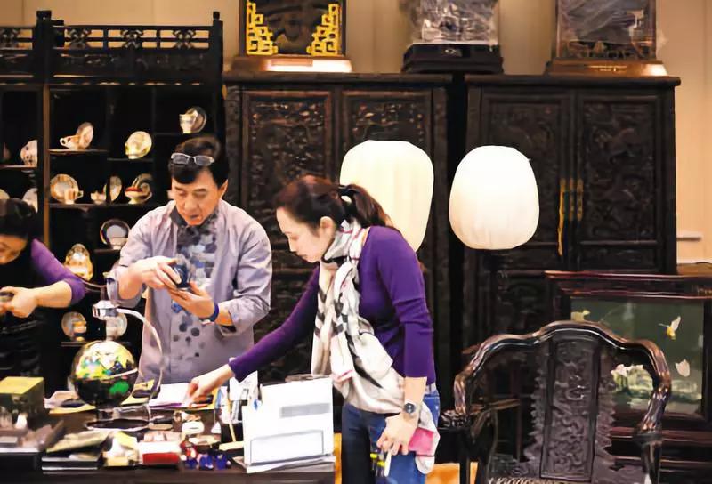 成龙捐收藏全部古建筑,成龙的古建筑和收藏品是什么