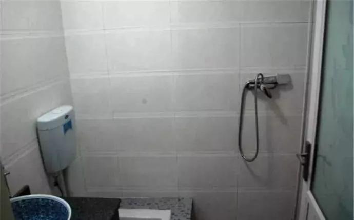 情侣出门旅行被偷拍,小情侣旅游遭偷拍